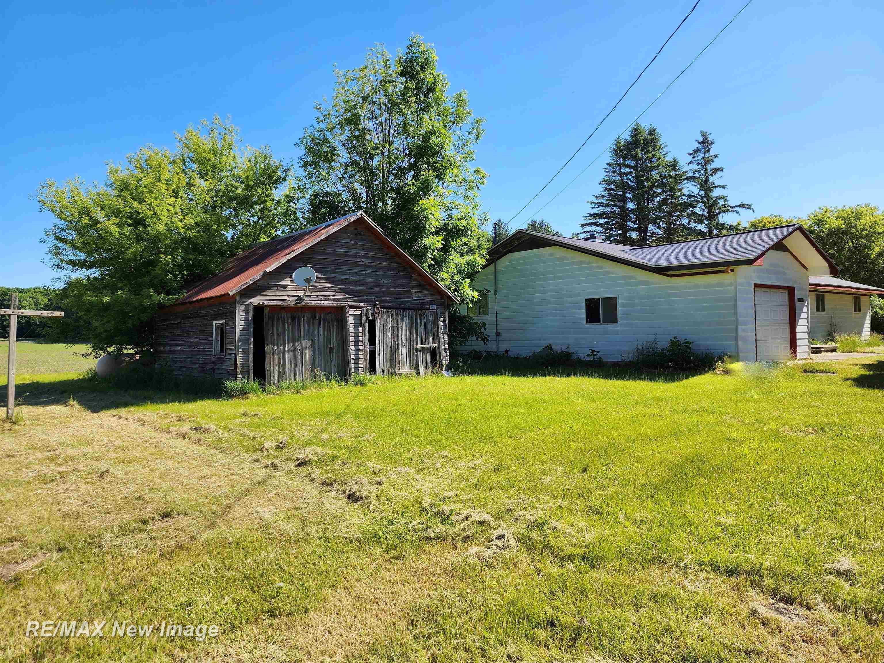 14460 Collier Road Hemlock, MI 48626 - Photo 4 of 34