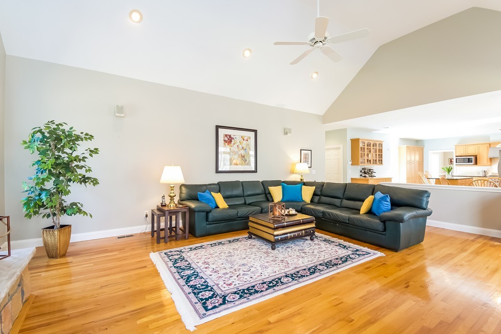 19 Old Town Road Walpole, MA 02081 - Photo 4 of 30 Gallery Image 4