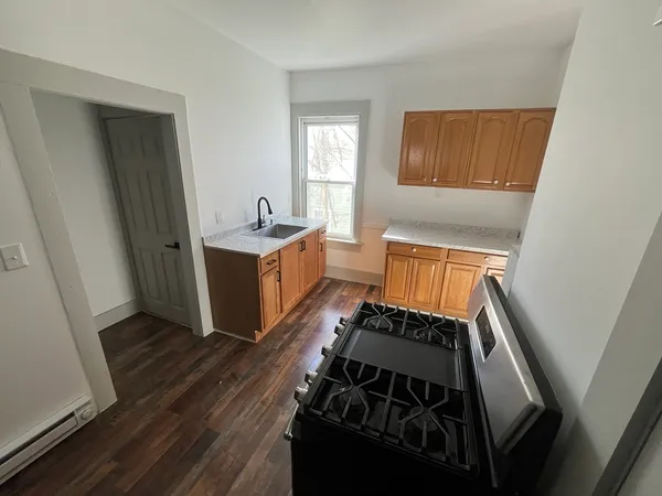 $1,600 | 40 Garnet Street, Unit 4 1, Fitchburg, MA 01420