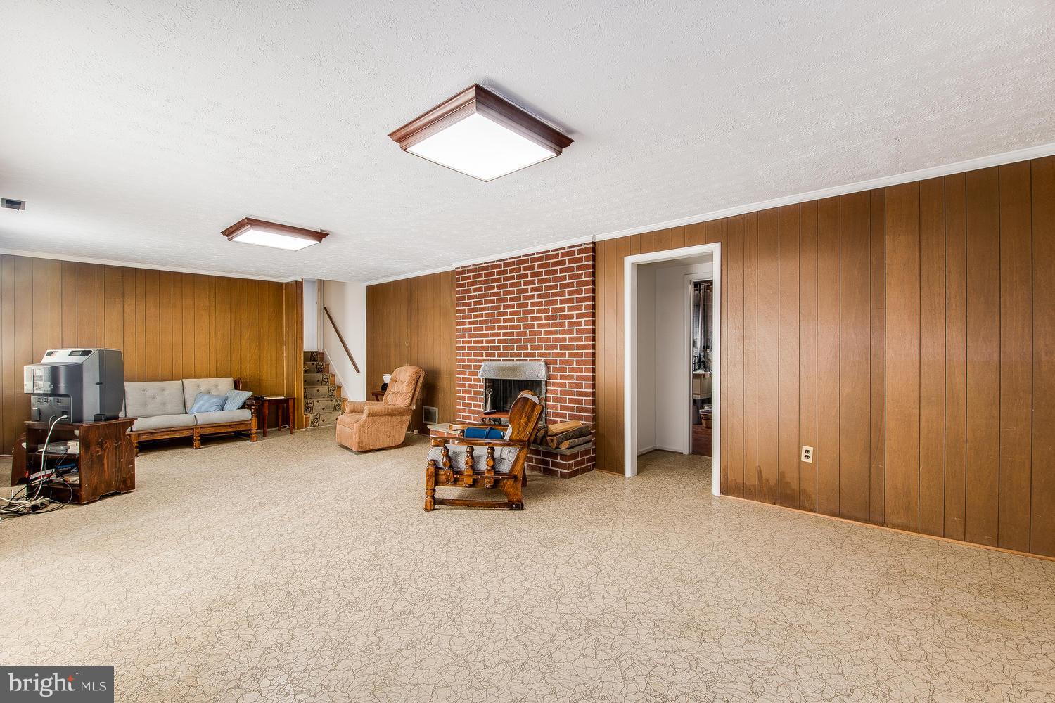 19116 Olney Mill Road Olney, MD 20832 - Photo 20 of 27 Family Room