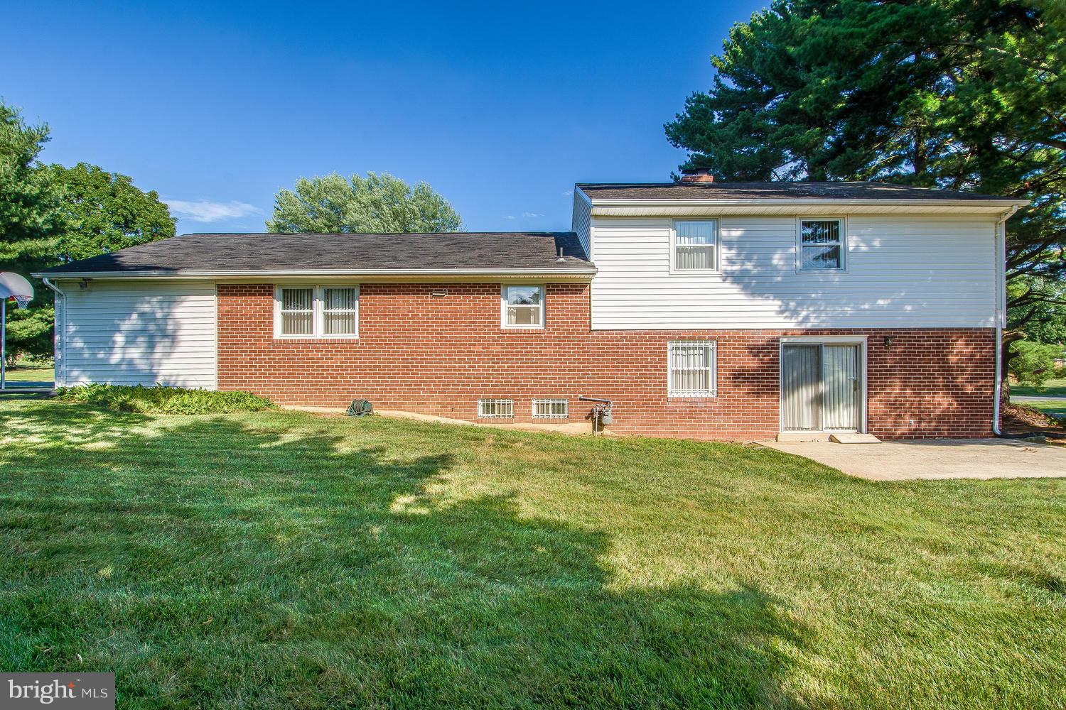 19116 Olney Mill Road Olney, MD 20832 - Photo 27 of 27 Exterior (Rear)