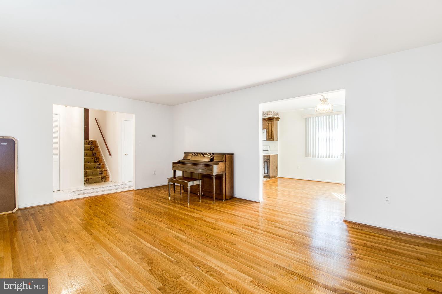 19116 Olney Mill Road Olney, MD 20832 - Photo 6 of 27 Interior (General)