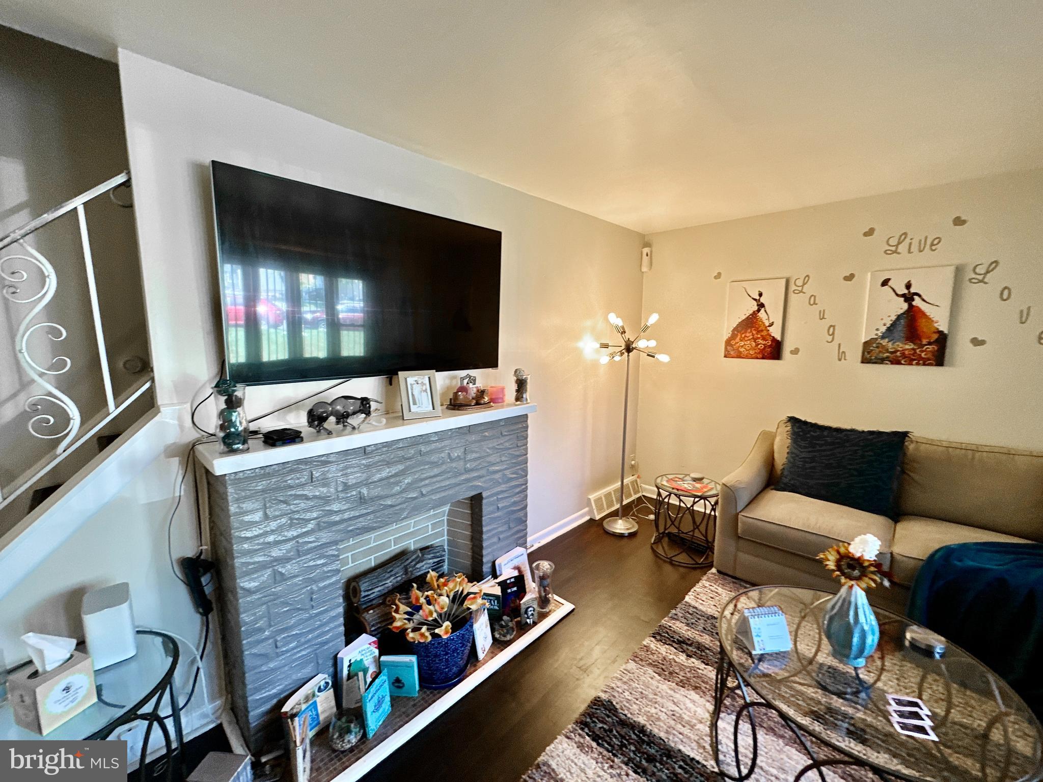 7151 Bexhill Road Windsor Mill, MD 21244 - Photo 5 of 28 Living Room