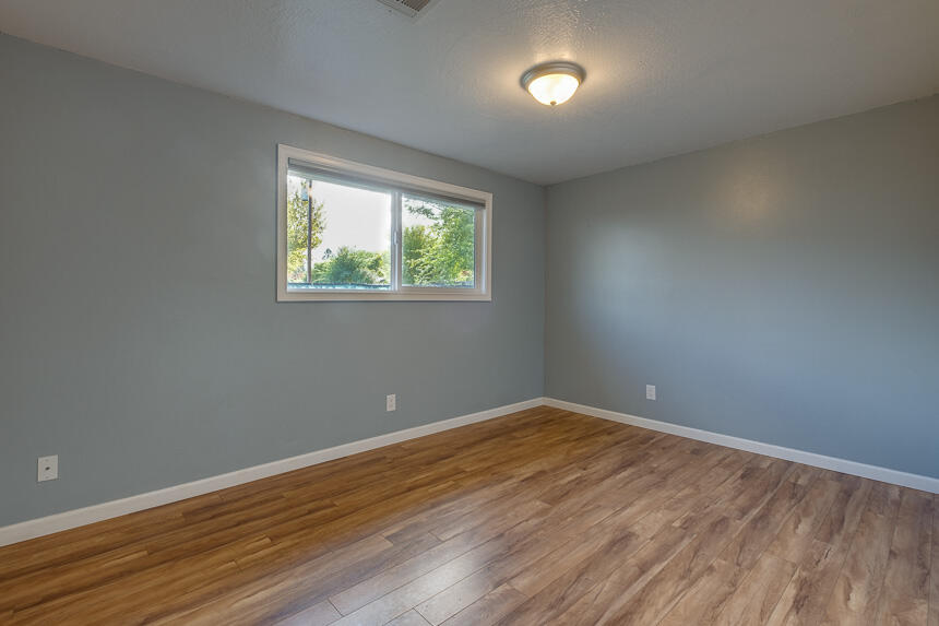 2358 Roberts Road Medford, OR 97504 - Photo 14 of 26 2358 Roberts-18