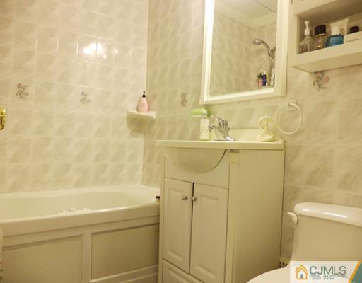 17 Burnham Road East Brunswick, NJ 08816 - Photo 13 of 25 Gallery Image 13