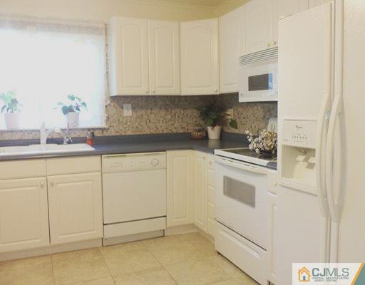 17 Burnham Road East Brunswick, NJ 08816 - Photo 7 of 25 Gallery Image 7
