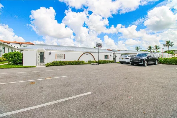 $2,595 | 1435 Curlew Avenue, Unit 4, Naples, FL 34102