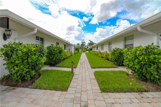 a view of a pathway with a house