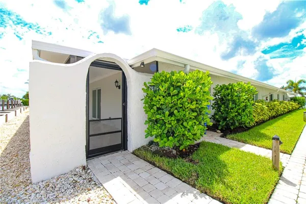 $2,595 | 1435 Curlew Avenue, Unit 4, Naples, FL 34102