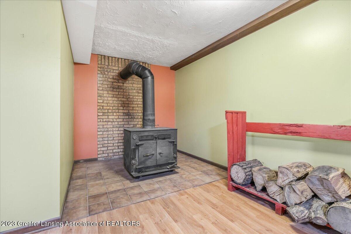 2921 Clinton Road Lansing, MI 48906 - Photo 28 of 50 37-Media Jett-37