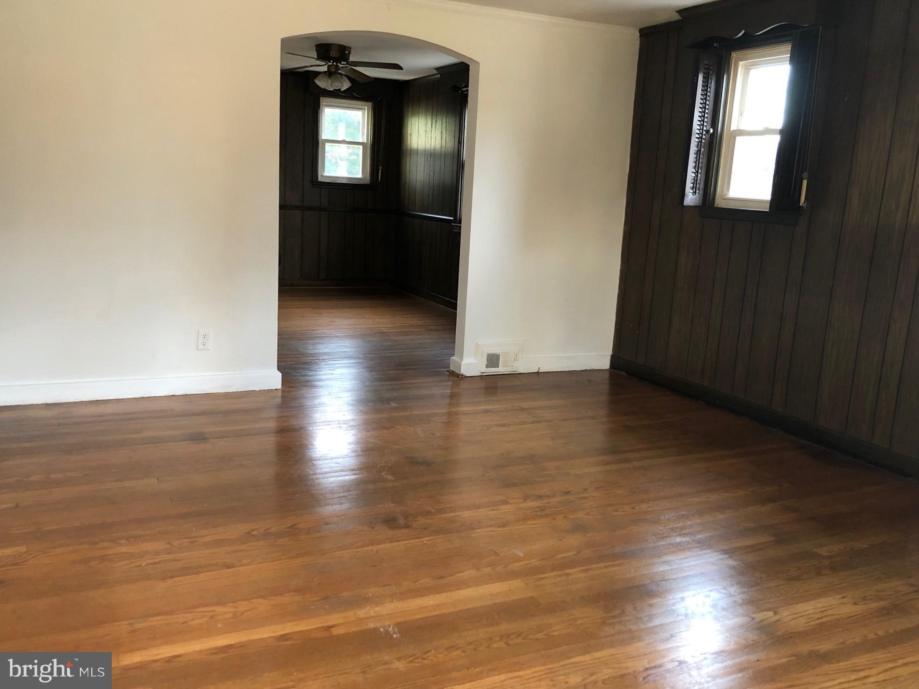 751 Charing Cross Road Baltimore, MD 21229 - Photo 2 of 8