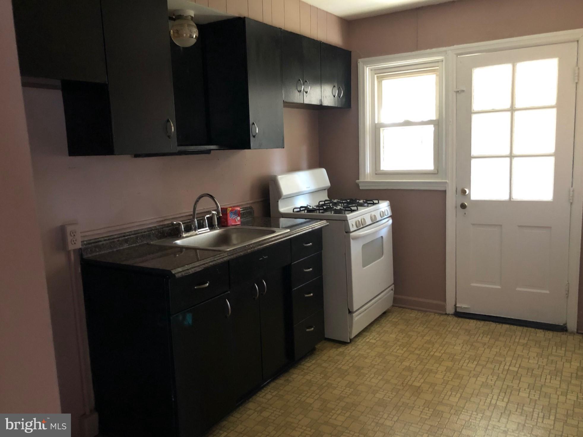 751 Charing Cross Road Baltimore, MD 21229 - Photo 4 of 8