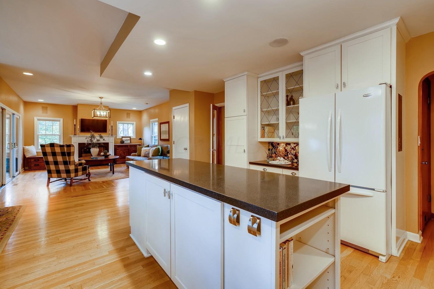 137 West Weisheimer Road Columbus, OH 43214 - Photo 8 of 31