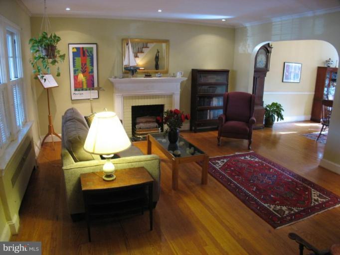 307 Dunkirk Road Baltimore, MD 21212 - Photo 2 of 30 Living Room