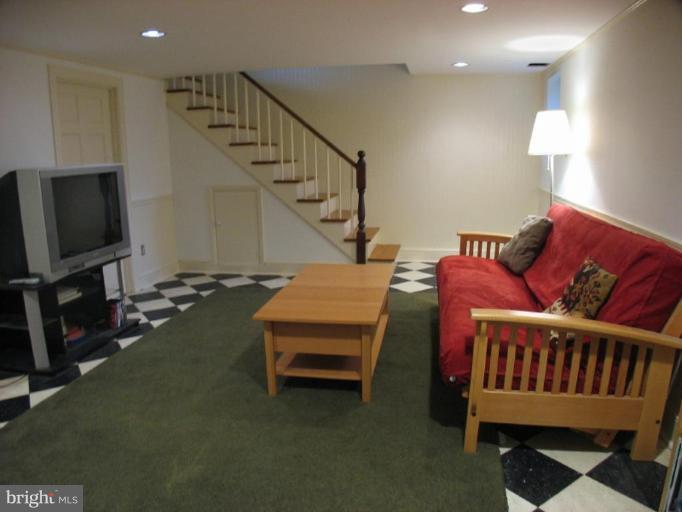 307 Dunkirk Road Baltimore, MD 21212 - Photo 17 of 30 Family Room