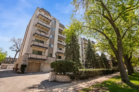 $275,000 | 4125 North Keystone Avenue, Unit 202, Chicago, IL 60641