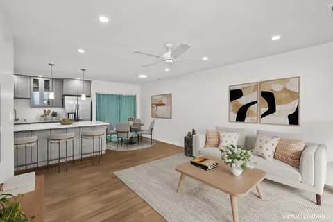 $275,000 | 4125 North Keystone Avenue, Unit 202, Chicago, IL 60641