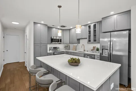 $275,000 | 4125 North Keystone Avenue, Unit 202, Chicago, IL 60641