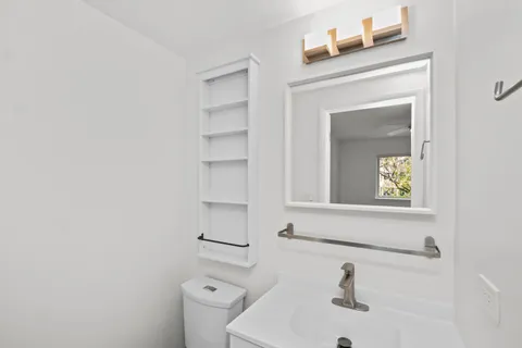 $275,000 | 4125 North Keystone Avenue, Unit 202, Chicago, IL 60641