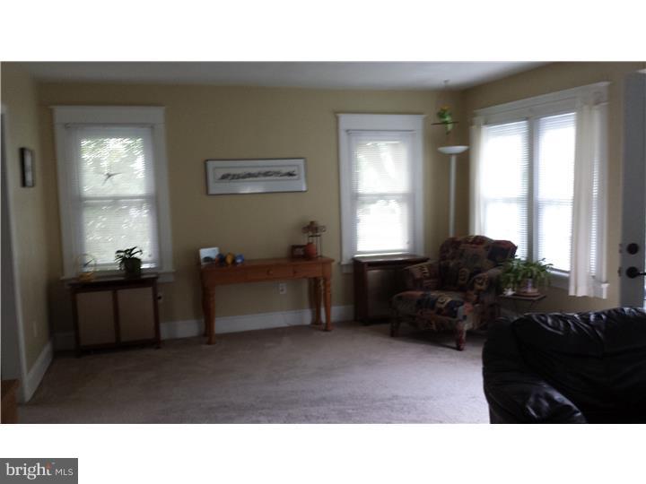 310 Warren Road Hatboro, PA 19040 - Photo 3 of 18 Living Room