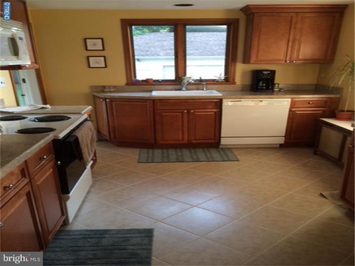 310 Warren Road Hatboro, PA 19040 - Photo 8 of 18 Kitchen
