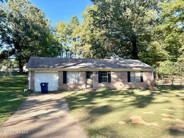 $152,900 | 5562 Caroline Drive, Horn Lake, MS 38637