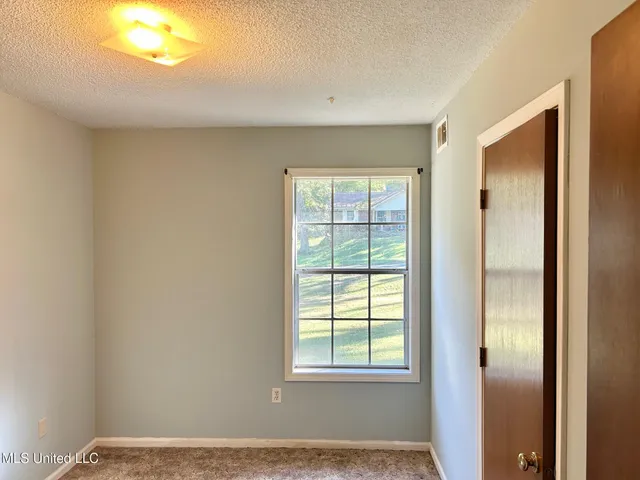 $152,900 | 5562 Caroline Drive, Horn Lake, MS 38637