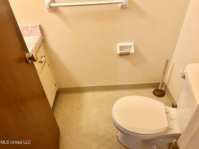 $152,900 | 5562 Caroline Drive, Horn Lake, MS 38637