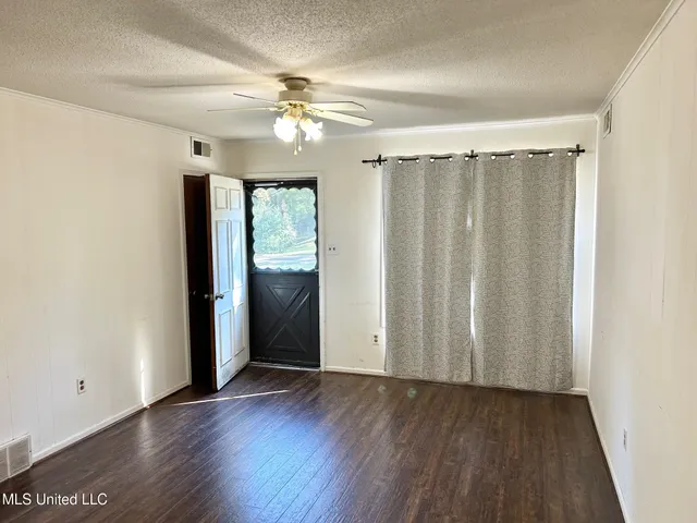 $152,900 | 5562 Caroline Drive, Horn Lake, MS 38637