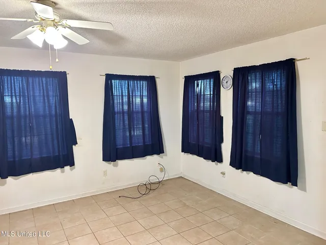 $152,900 | 5562 Caroline Drive, Horn Lake, MS 38637