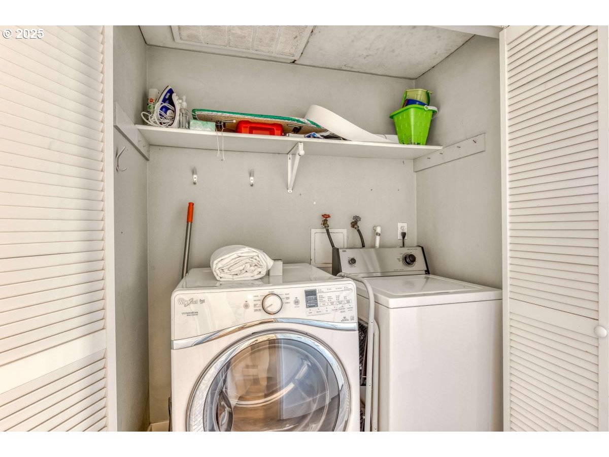 475 South Promenade, Unit 112 Seaside, OR 97138 - Photo 25 of 32 a utility room with dryer and washer