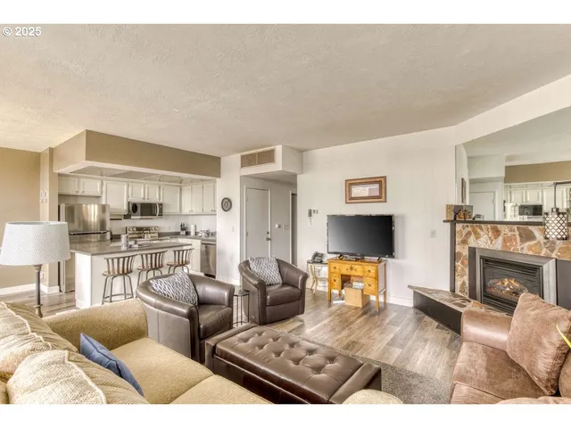 $375,000 | 475 South Promenade, Unit 112, Seaside, OR 97138