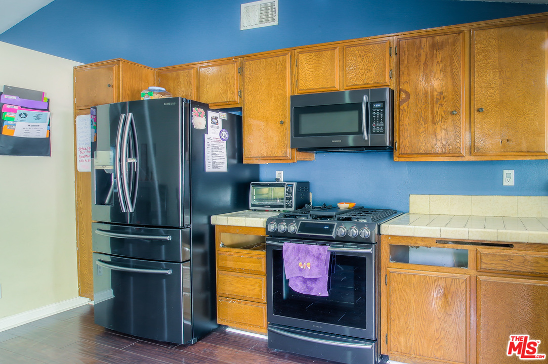 27875 Wakefield Road Castaic, CA 91384 - Photo 4 of 18 Gallery Image 4
