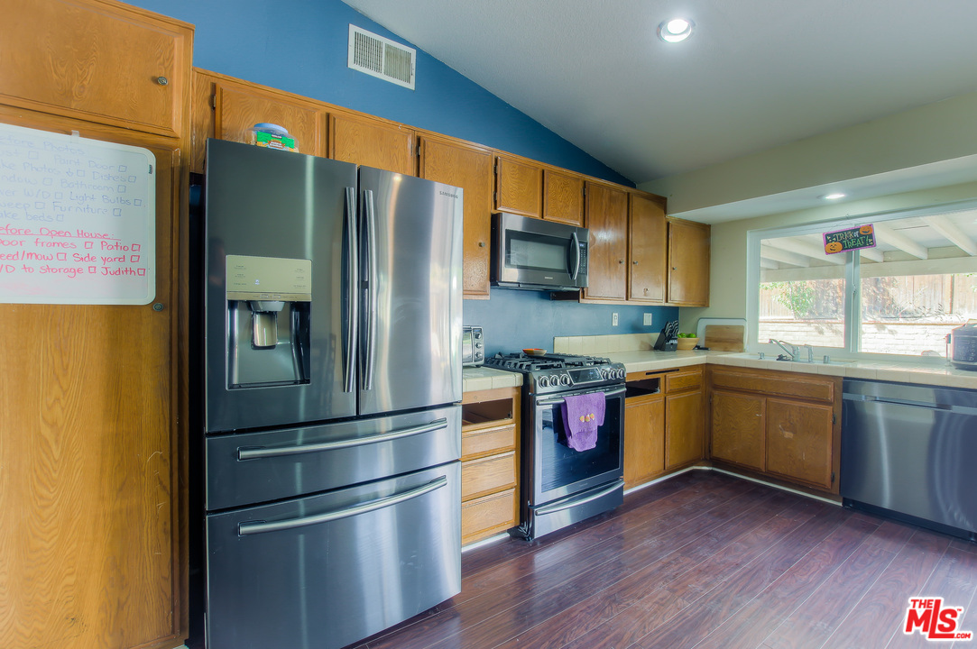27875 Wakefield Road Castaic, CA 91384 - Photo 5 of 18 Gallery Image 5