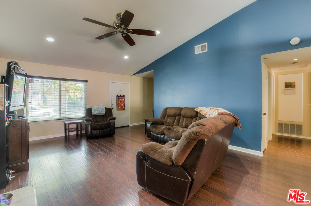 27875 Wakefield Road Castaic, CA 91384 - Photo 9 of 18 Gallery Image 9