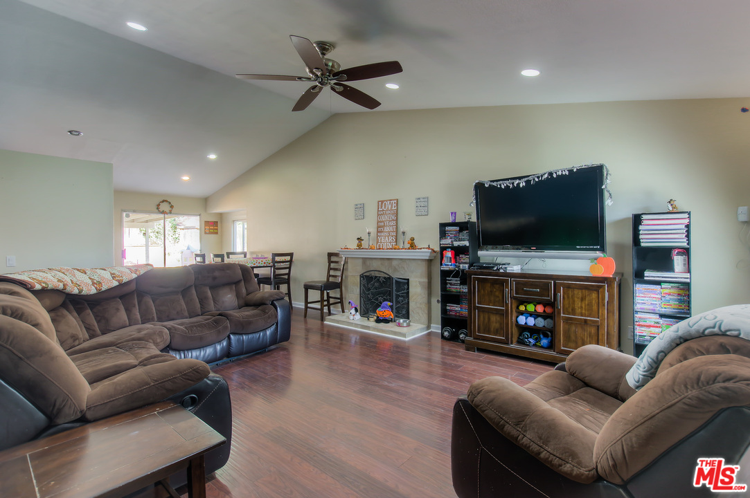 27875 Wakefield Road Castaic, CA 91384 - Photo 10 of 18 Gallery Image 10
