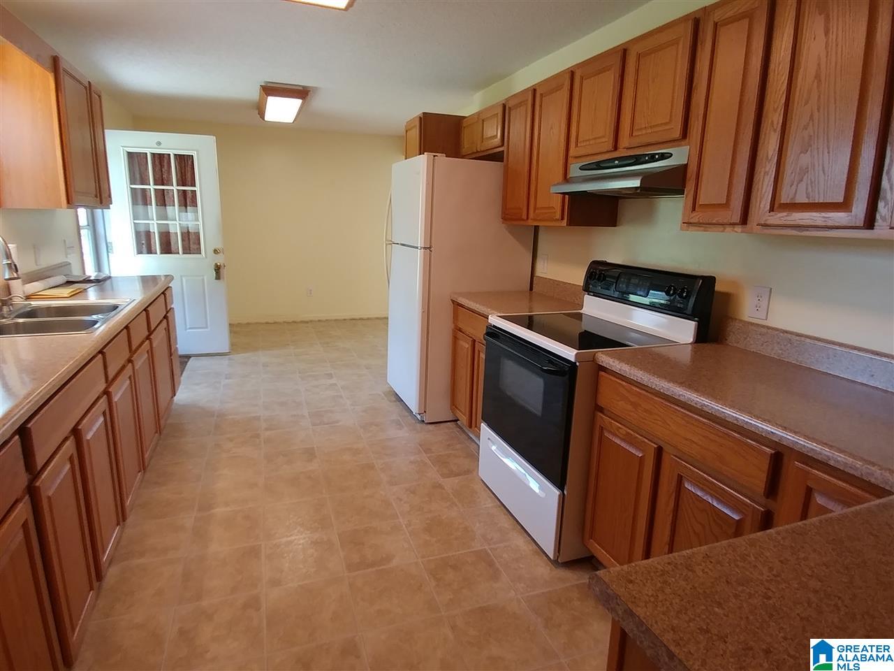 969 Oak Crest Road Birmingham, AL 35224 - Photo 7 of 17