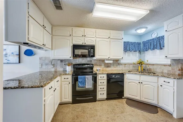 $348,900 | 5515 Club Cove Court, DeCordova, TX 76049