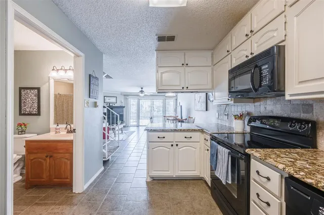 $348,900 | 5515 Club Cove Court, DeCordova, TX 76049