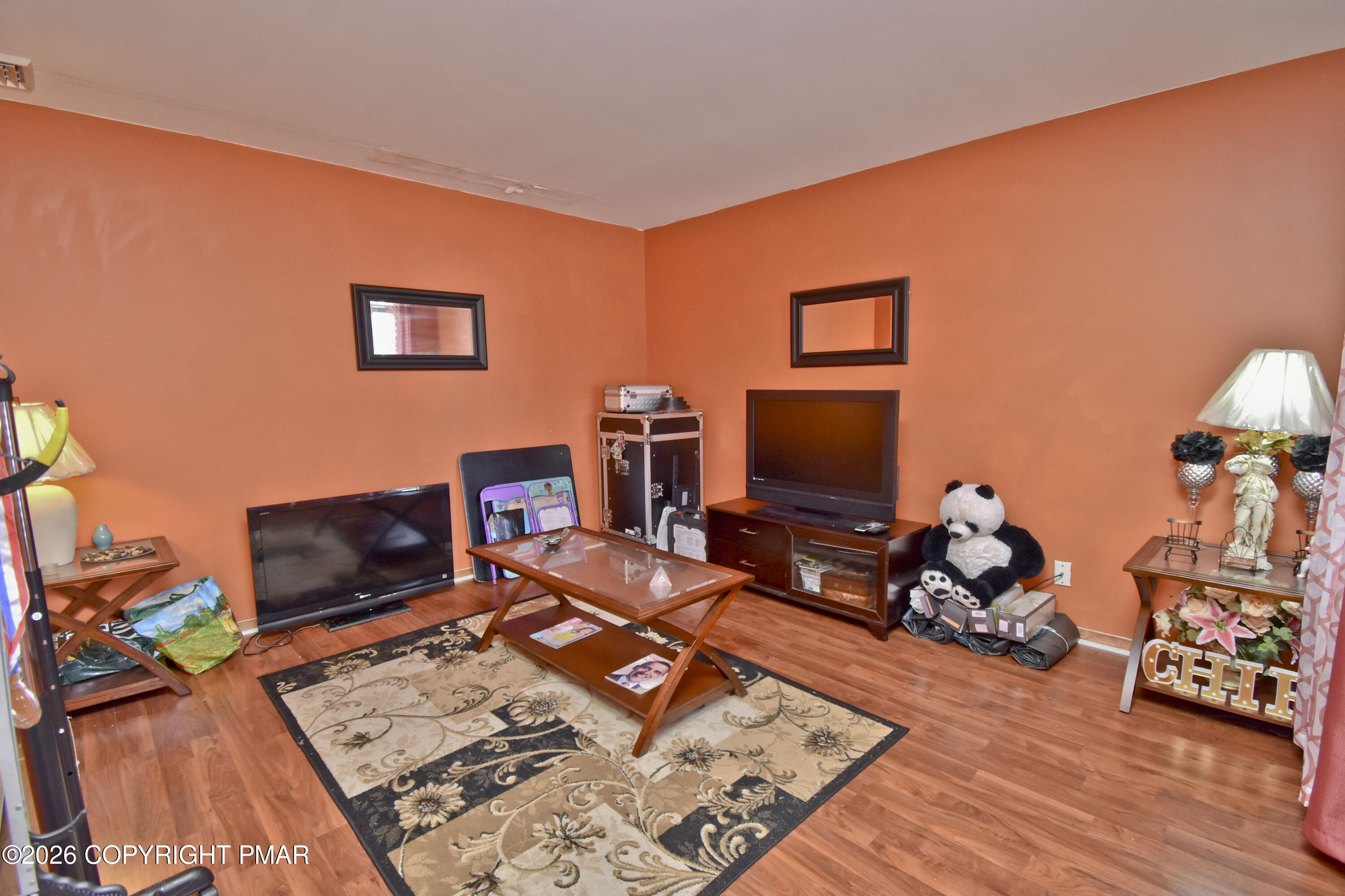 153 Totteridge Road Bushkill, PA 18324 - Photo 12 of 45 5 Living Room (1)