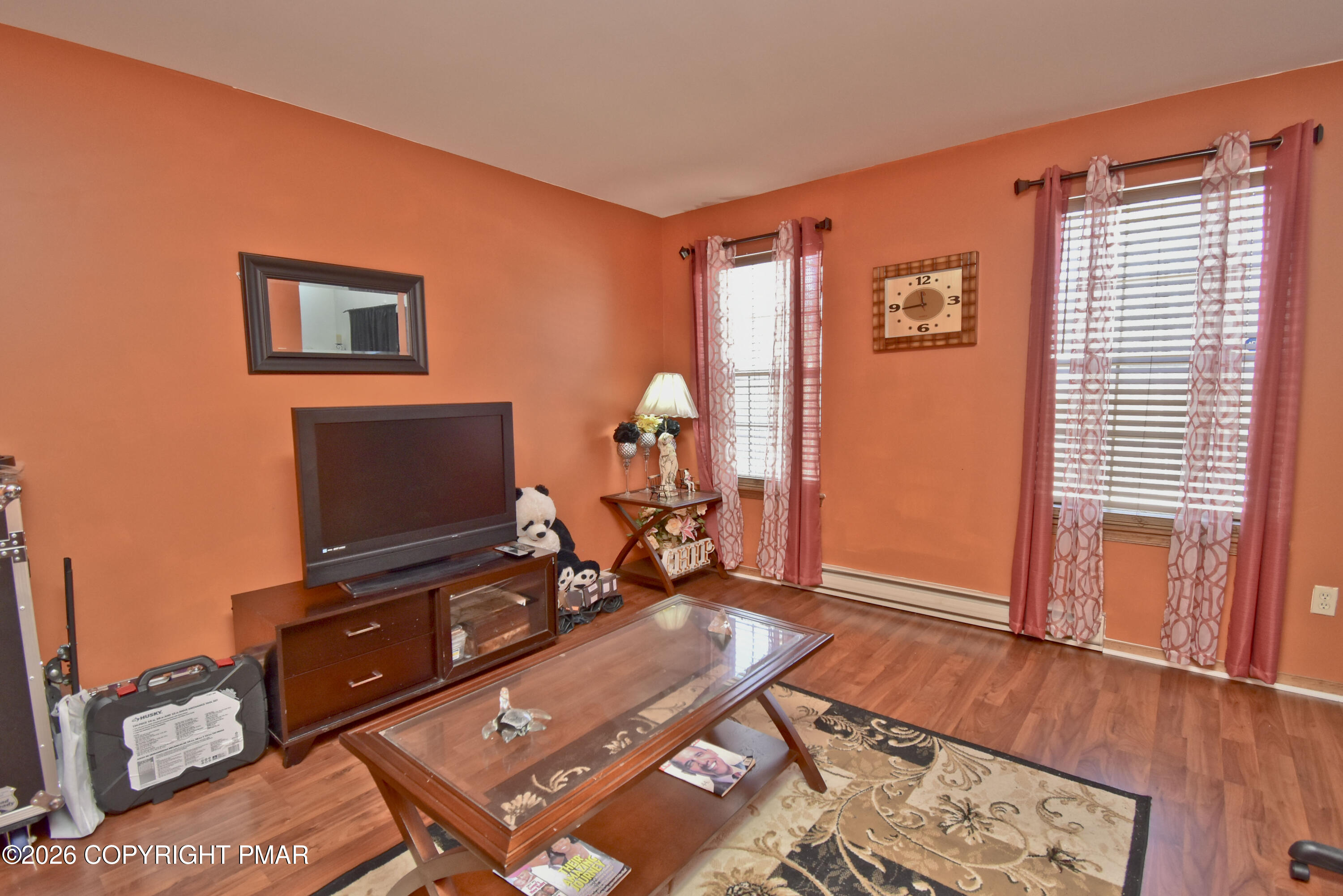 153 Totteridge Road Bushkill, PA 18324 - Photo 13 of 45 5 Living Room (2)