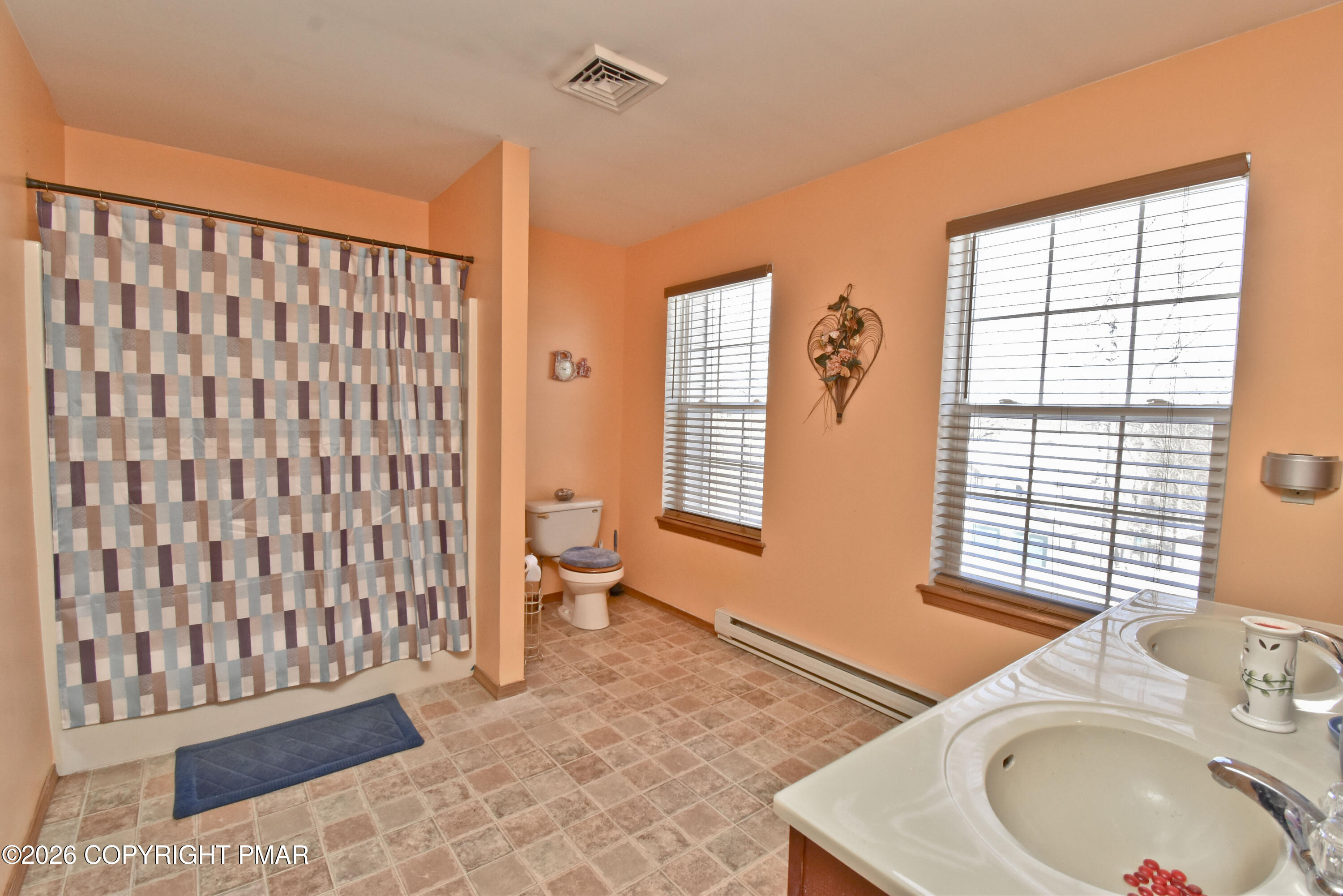 153 Totteridge Road Bushkill, PA 18324 - Photo 21 of 45 8 Primary (3)