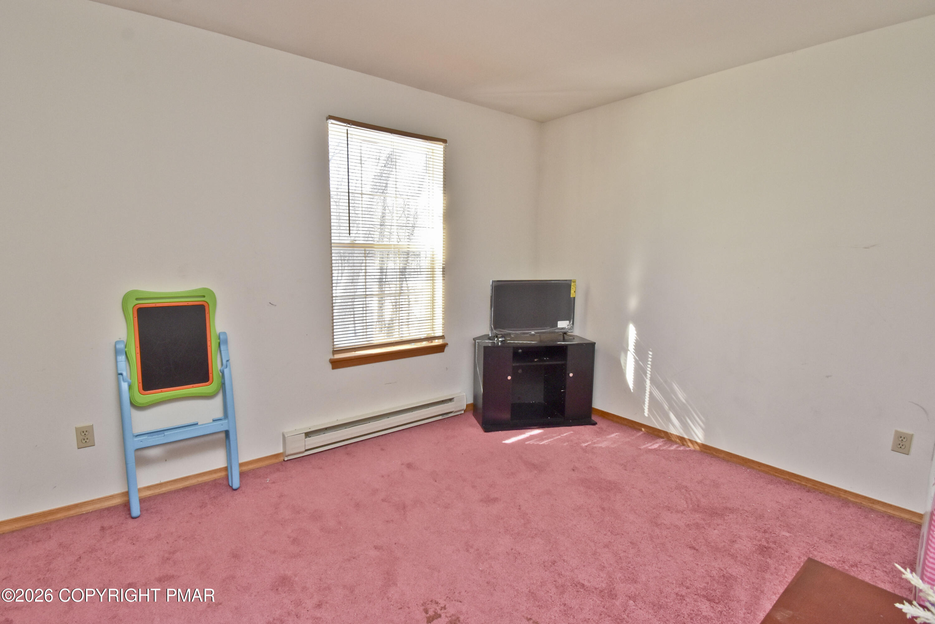 153 Totteridge Road Bushkill, PA 18324 - Photo 24 of 45 10 3rd Bed (1)