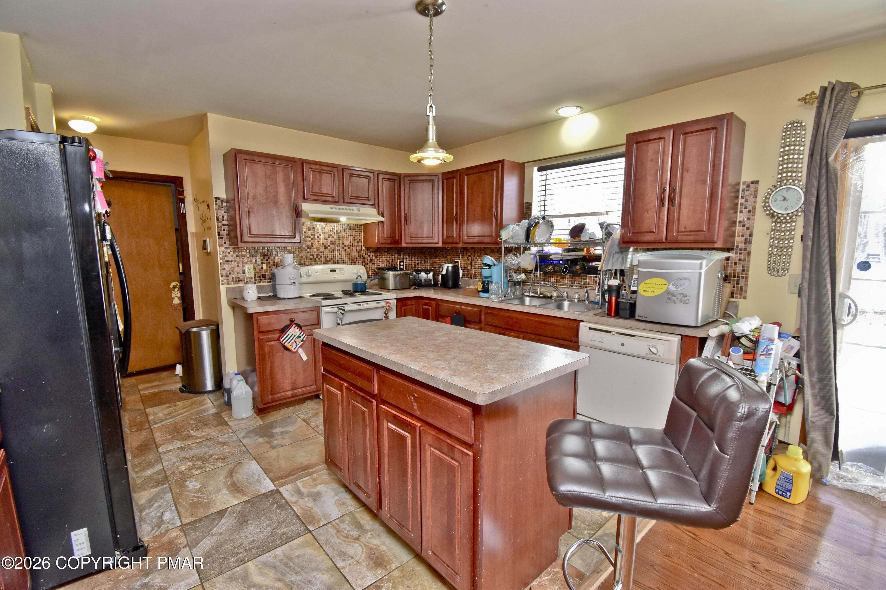 153 Totteridge Road Bushkill, PA 18324 - Photo 7 of 45 3 Kitchen (3)