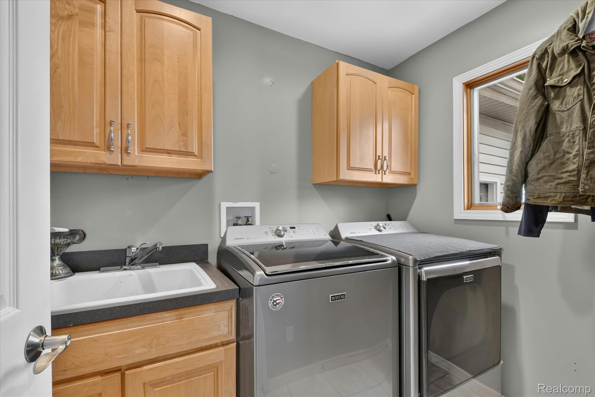 7040 McGuire Road Fenton, MI 48430 - Photo 13 of 43 38-7040-McGuire-Rd-Fenton-WindowStill.jpg