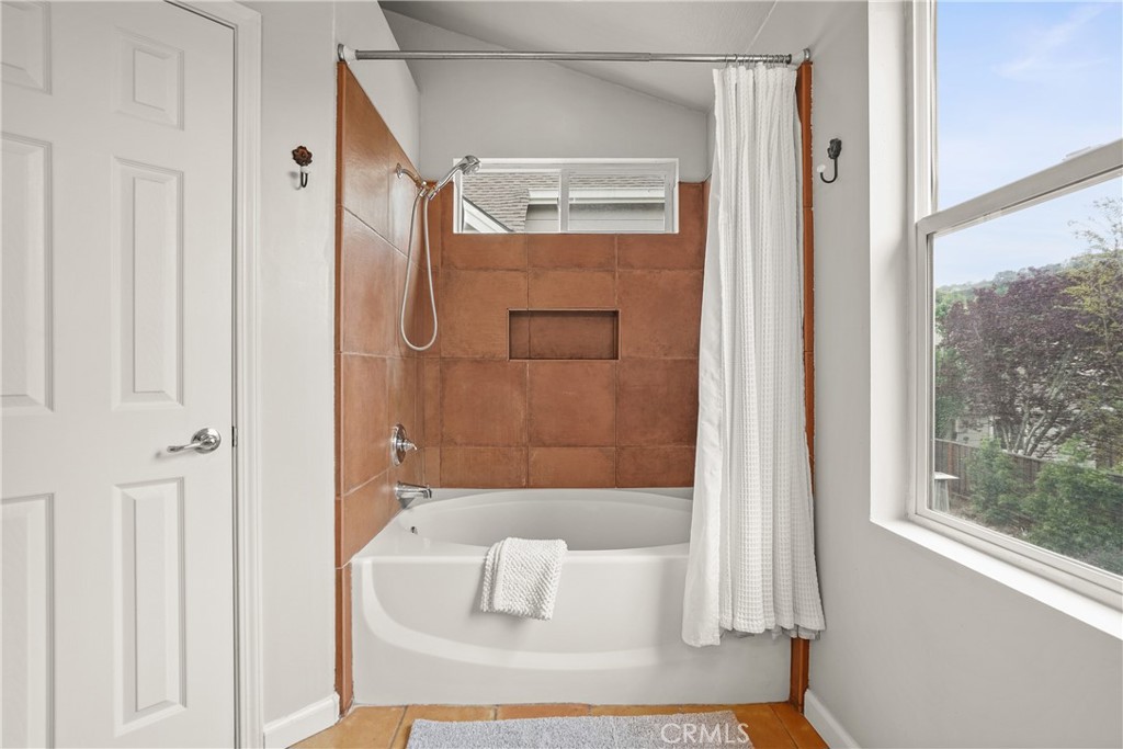 1691 Arbor Way Healdsburg, CA 95448 - Photo 12 of 25 a bathroom with a shower and a tub