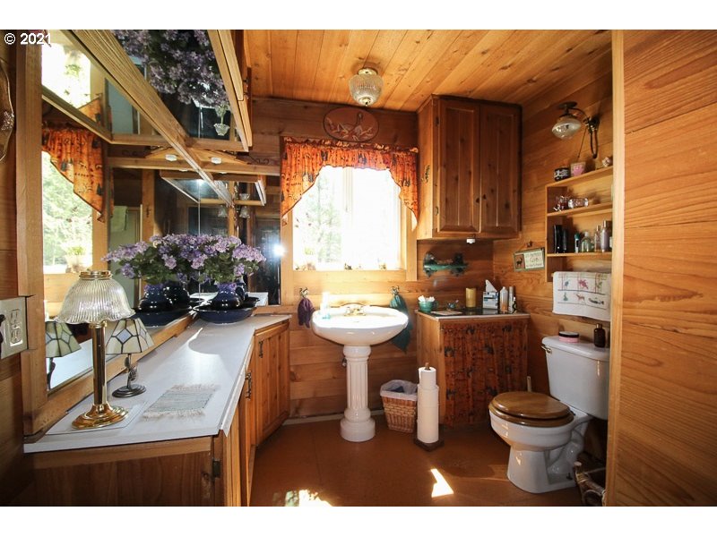 63840 Davis Creek Road Enterprise, OR 97828 - Photo 16 of 29