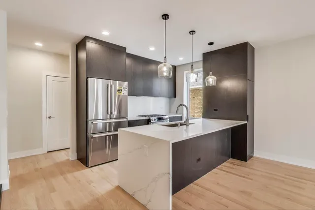 $639,000 | 3339 North Ridgeway Avenue, Unit 1N, Chicago, IL 60618