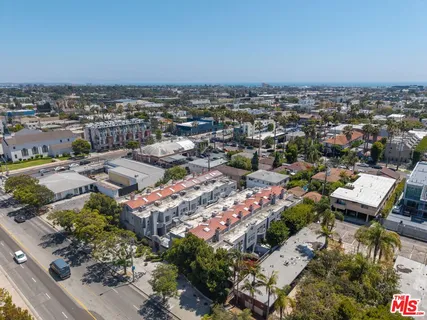 $1,069,000 | 1436 20th Street, Unit 8, Santa Monica, CA 90404