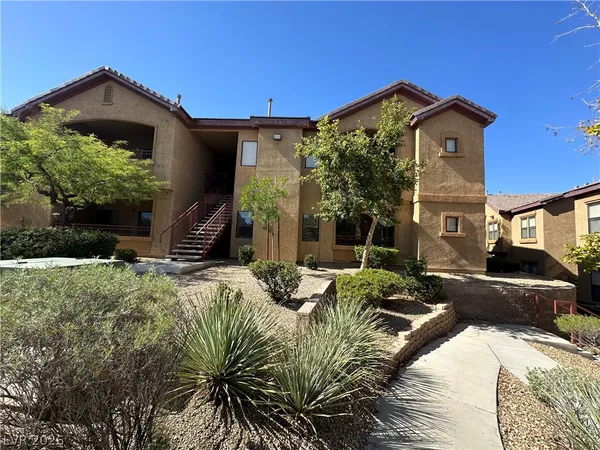 $1,350 | 8250 North Grand Canyon Drive, Unit 2045, Las Vegas, NV 89166